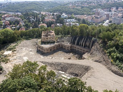 Popis: https://d18-a.sdn.cz/d_18/c_img_QP_K8/GbU3mE.jpeg?fl=res,400,300,3|shr,,20|jpg,90