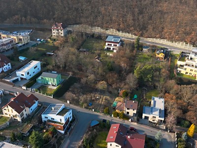 Popis: https://d18-a.sdn.cz/d_18/c_img_QK_Jj/j5tD0H.jpeg?fl=res,400,300,3|shr,,20|jpg,90